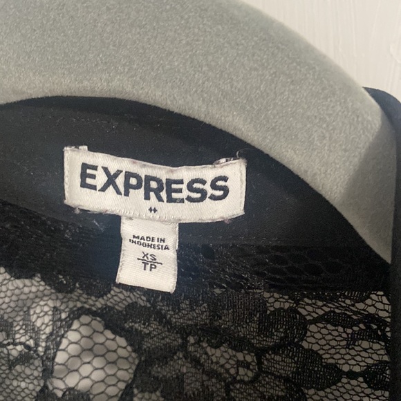 Beautiful casual blouses, I love this kind of blouses from express. - Picture 3 of 6